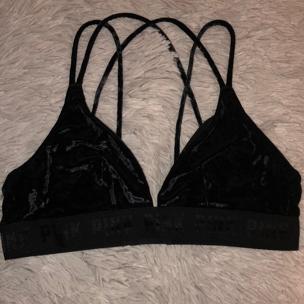 PINK VS black bra 🖤